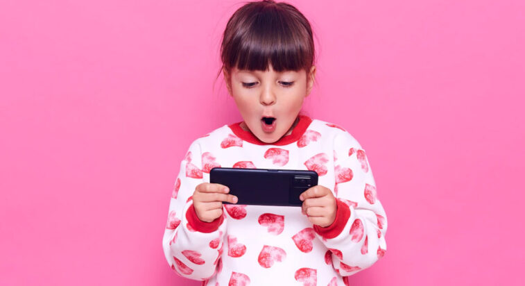 Dal 21 novembre scatta l’obbligo, voluto da AGCOM, di applicare automaticamente alle utenze telefoniche intestate ai minori sistemi e filtri come quelli di parental control che blocchino l’accesso a siti pericolosi